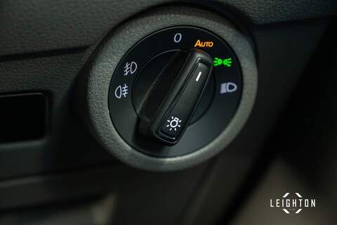 Volkswagen Transporter 2.0 T30 Diesel 204ps DSG Kombi SWB - U5456