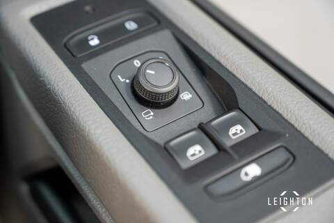 Volkswagen Transporter 2.0 T30 Diesel 204ps DSG Kombi SWB - U5456