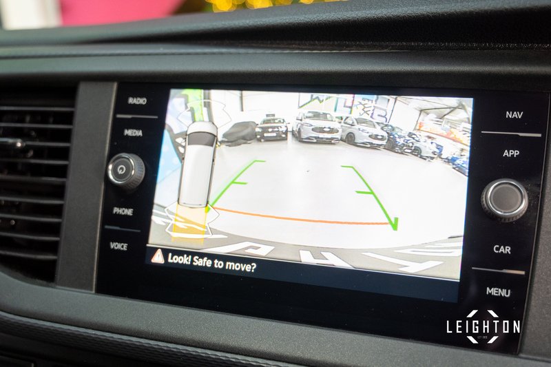 Volkswagen Transporter 2.0 T30 Diesel 150ps DSG Kombi Van SWB - U5231