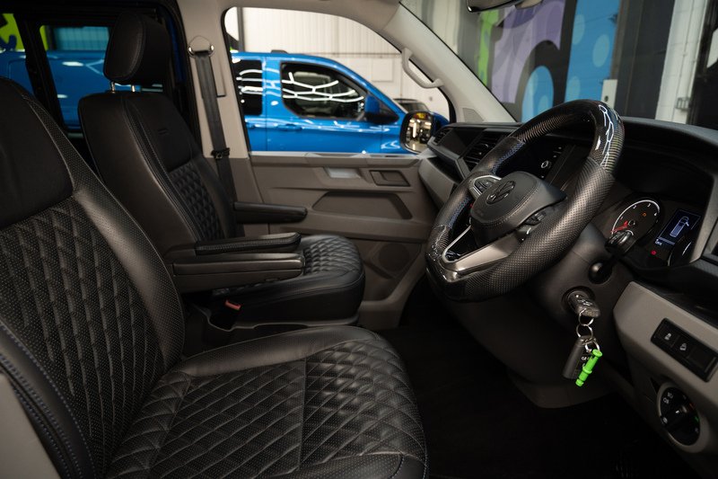 Volkswagen Transporter 2.0BiTDi T32 Diesel 204PS 4M DSG Kombi LWB - U5274