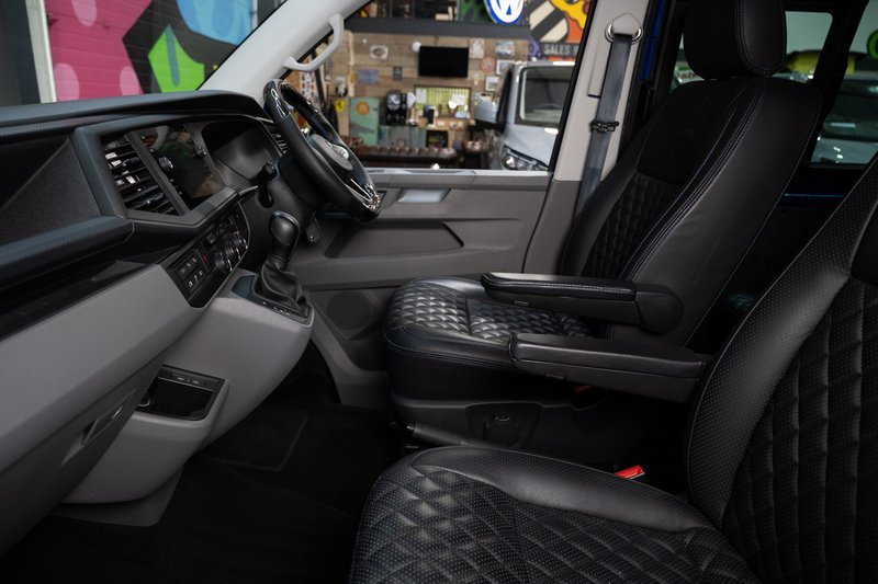 Volkswagen Transporter 2.0BiTDi T32 Diesel 204PS 4M DSG Kombi LWB - U5274