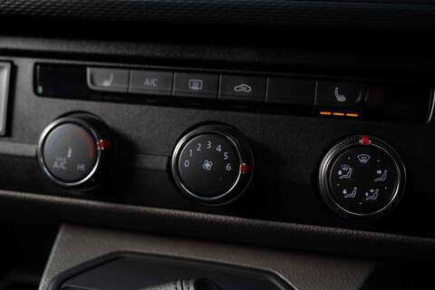 Volkswagen Transporter 2.0BiTDi T32 Diesel 204PS 4M DSG Kombi LWB - U5274