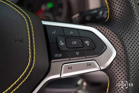 Volkswagen Transporter 2.0 T32 Diesel 150ps DSG Kombi Van LWB - U5283