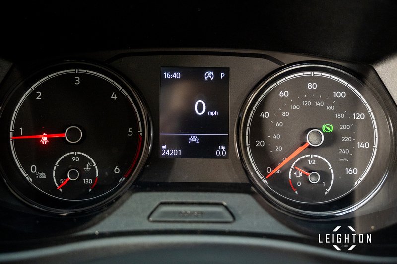 Volkswagen Transporter 2.0 TDI T30 Diesel 150ps DSG Kombi SWB - U5317