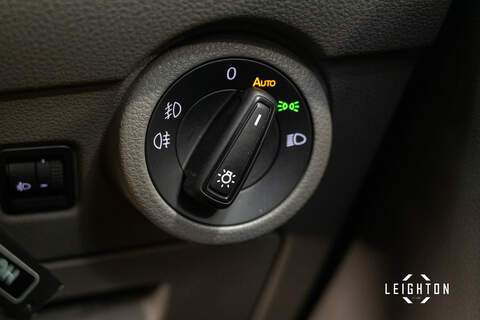 Volkswagen Transporter 2.0 TDI T30 Diesel 150ps DSG Kombi SWB - U5317