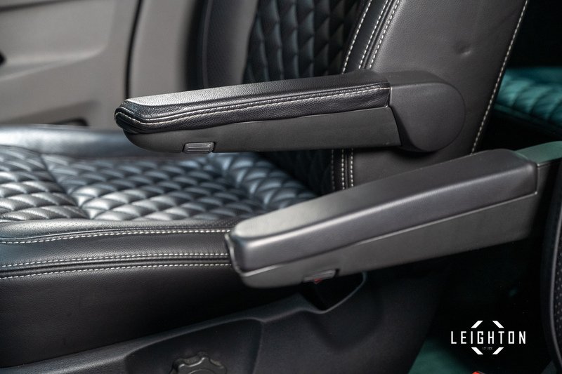 Volkswagen Transporter 2.0 BiTDI T32 Diesel 204ps DSG 4M Kombi SWB - U5443