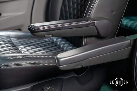 Volkswagen Transporter 2.0 BiTDI T32 Diesel 204ps DSG 4M Kombi SWB - U5443