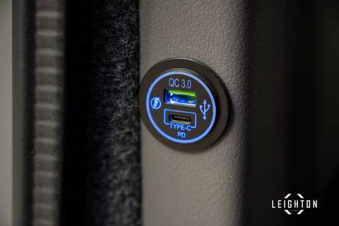 Volkswagen Transporter 2.0 BiTDI T32 Diesel 204ps DSG 4M Kombi SWB - U5443