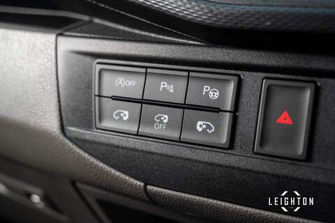 Volkswagen Transporter 2.0 BiTDI T32 Diesel 204ps DSG 4M Kombi SWB - U5443