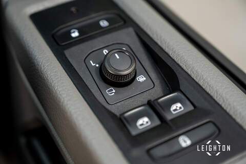 Volkswagen Transporter 2.0 BiTDI T32 Diesel 204ps DSG 4M Kombi SWB - U5443