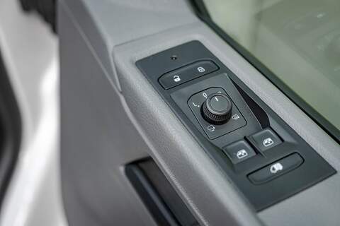 Volkswagen Transporter 2.0 T28 Diesel 150PS DSG Kombi Van LWB - U2495