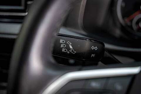 Volkswagen Transporter 2.0 T28 Diesel 150PS DSG Kombi Van LWB - U2495