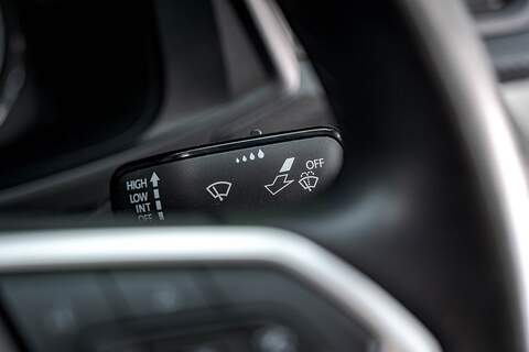 Volkswagen Transporter 2.0 T28 Diesel 150PS DSG Kombi Van LWB - U2495