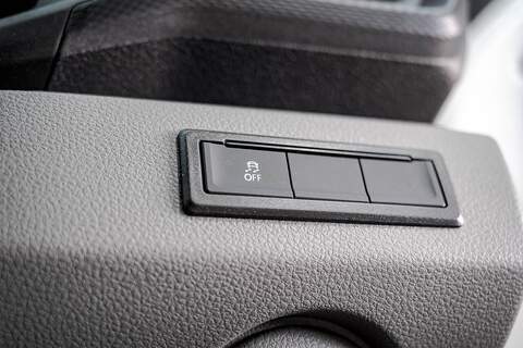 Volkswagen Transporter 2.0 T28 Diesel 150PS DSG Kombi Van LWB - U2495