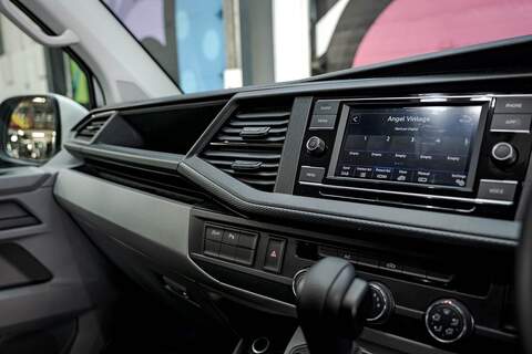 Volkswagen Transporter 2.0 T28 Diesel 150PS DSG Kombi Van LWB - U2495