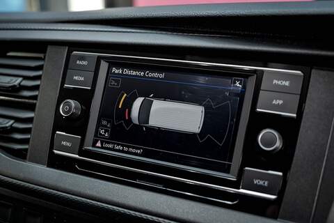 Volkswagen Transporter 2.0 T28 Diesel 150PS DSG Kombi Van LWB - U2495