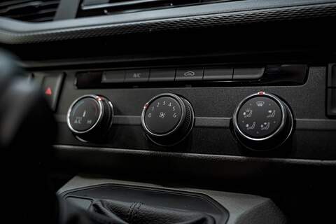 Volkswagen Transporter 2.0 T28 Diesel 150PS DSG Kombi Van LWB - U2495