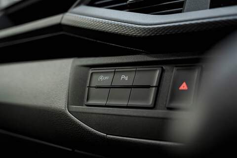 Volkswagen Transporter 2.0 T28 Diesel 150PS DSG Kombi Van LWB - U2495