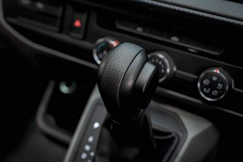 Volkswagen Transporter 2.0 T28 Diesel 150PS DSG Kombi Van LWB - U2495