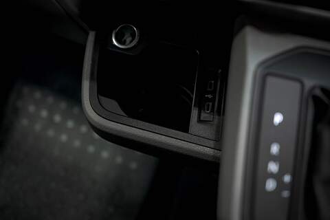 Volkswagen Transporter 2.0 T28 Diesel 150PS DSG Kombi Van LWB - U2495