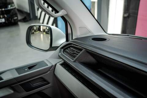 Volkswagen Transporter 2.0 T28 Diesel 150PS DSG Kombi Van LWB - U2495