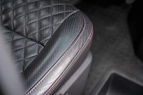 Volkswagen Transporter 2.0 T28 Diesel 150PS DSG Kombi Van LWB - U2495