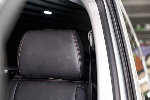 Volkswagen Transporter 2.0 T28 Diesel 150PS DSG Kombi Van LWB - U2495