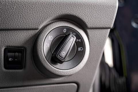 Volkswagen Transporter 2.0 T30 Diesel 150PS DSG Kombi Van LWB - U3038