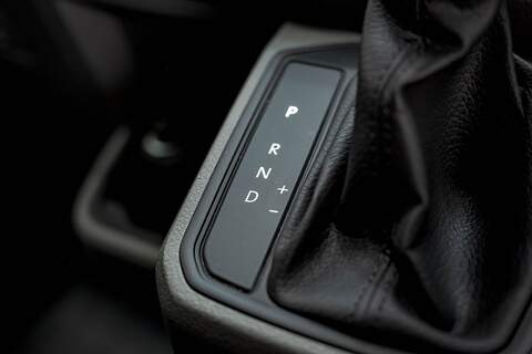 Volkswagen Transporter 2.0 T30 Diesel 150PS DSG Kombi Van LWB - U3038