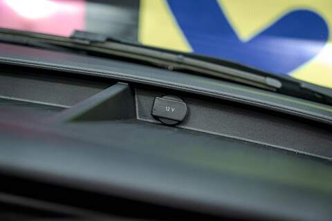 Volkswagen Transporter 2.0 T30 Diesel 150PS DSG Kombi Van LWB - U3038