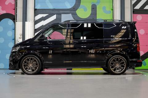 Volkswagen Transporter 2022 T6.1 T32 SWB 2.0BiTDI 204PS DSG Kombi LV-R  Pack Deep Black Pearl - U5966
