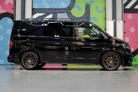 Volkswagen Transporter 2022 T6.1 T32 SWB 2.0BiTDI 204PS DSG Kombi LV-R  Pack Deep Black Pearl - U5966