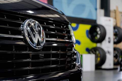 Volkswagen Transporter 2022 T6.1 T32 SWB 2.0BiTDI 204PS DSG Kombi LV-R  Pack Deep Black Pearl - U5966