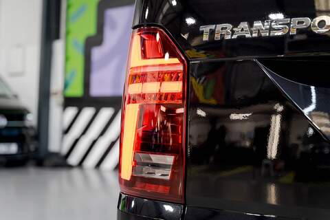 Volkswagen Transporter 2022 T6.1 T32 SWB 2.0BiTDI 204PS DSG Kombi LV-R  Pack Deep Black Pearl - U5966
