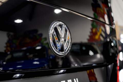 Volkswagen Transporter 2022 T6.1 T32 SWB 2.0BiTDI 204PS DSG Kombi LV-R  Pack Deep Black Pearl - U5966