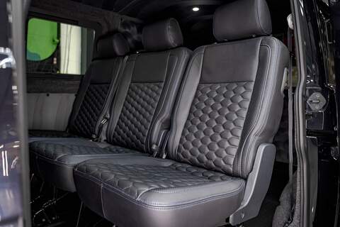 Volkswagen Transporter 2022 T6.1 T32 SWB 2.0BiTDI 204PS DSG Kombi LV-R  Pack Deep Black Pearl - U5966