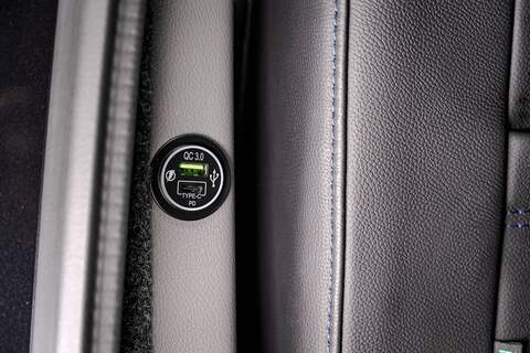 Volkswagen Transporter 2022 T6.1 T32 SWB 2.0BiTDI 204PS DSG Kombi LV-R  Pack Deep Black Pearl - U5966