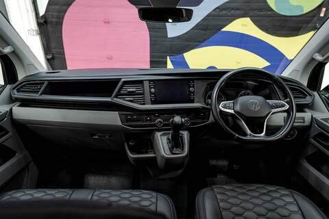 Volkswagen Transporter 2022 T6.1 T32 SWB 2.0BiTDI 204PS DSG Kombi LV-R  Pack Deep Black Pearl - U5966