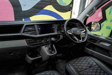 Volkswagen Transporter 2022 T6.1 T32 SWB 2.0BiTDI 204PS DSG Kombi LV-R  Pack Deep Black Pearl - U5966