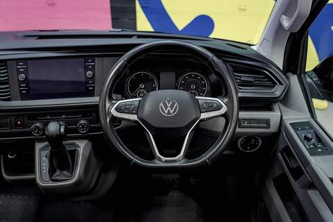 Volkswagen Transporter 2022 T6.1 T32 SWB 2.0BiTDI 204PS DSG Kombi LV-R  Pack Deep Black Pearl - U5966