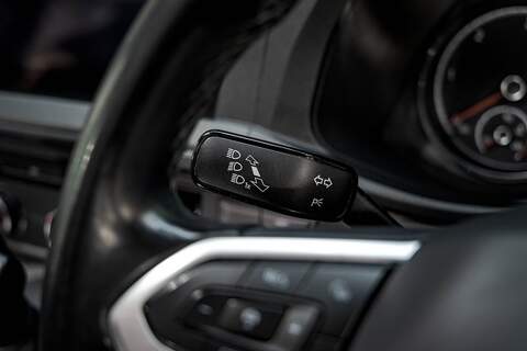 Volkswagen Transporter 2022 T6.1 T32 SWB 2.0BiTDI 204PS DSG Kombi LV-R  Pack Deep Black Pearl - U5966