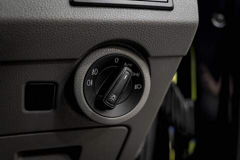 Volkswagen Transporter 2022 T6.1 T32 SWB 2.0BiTDI 204PS DSG Kombi LV-R  Pack Deep Black Pearl - U5966