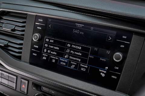 Volkswagen Transporter 2022 T6.1 T32 SWB 2.0BiTDI 204PS DSG Kombi LV-R  Pack Deep Black Pearl - U5966