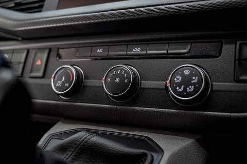 Volkswagen Transporter 2022 T6.1 T32 SWB 2.0BiTDI 204PS DSG Kombi LV-R  Pack Deep Black Pearl - U5966