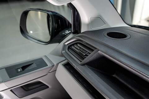 Volkswagen Transporter 2022 T6.1 T32 SWB 2.0BiTDI 204PS DSG Kombi LV-R  Pack Deep Black Pearl - U5966