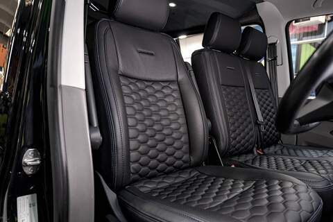 Volkswagen Transporter 2022 T6.1 T32 SWB 2.0BiTDI 204PS DSG Kombi LV-R  Pack Deep Black Pearl - U5966