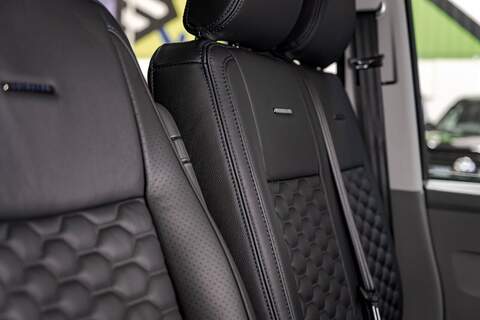 Volkswagen Transporter 2022 T6.1 T32 SWB 2.0BiTDI 204PS DSG Kombi LV-R  Pack Deep Black Pearl - U5966