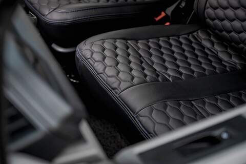 Volkswagen Transporter 2022 T6.1 T32 SWB 2.0BiTDI 204PS DSG Kombi LV-R  Pack Deep Black Pearl - U5966