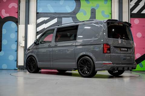 Volkswagen Transporter T6.1 T32 SWB 2.0BiTDI 204PS DSG Kombi LV-R  Pack Deep Black Pearl - U5987