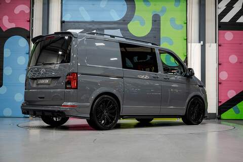 Volkswagen Transporter T6.1 T32 SWB 2.0BiTDI 204PS DSG Kombi LV-R  Pack Deep Black Pearl - U5987